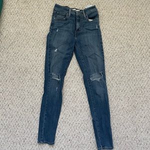 721 Levi’s high rise skinny jeans size 26